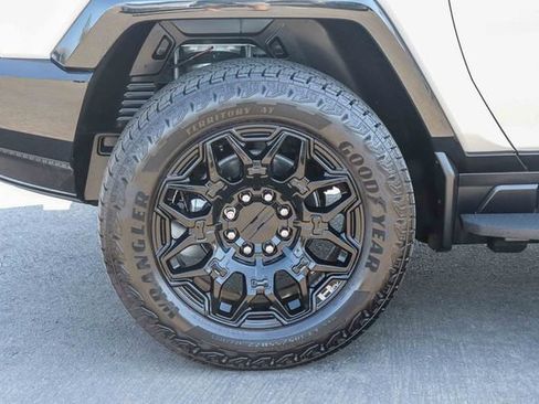 Used 2026 GMC Hummer EV SUV AWD/4WD image 9