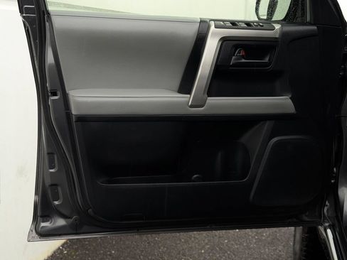 Used 2013 Toyota 4Runner SR5 AWD/4WD image 10