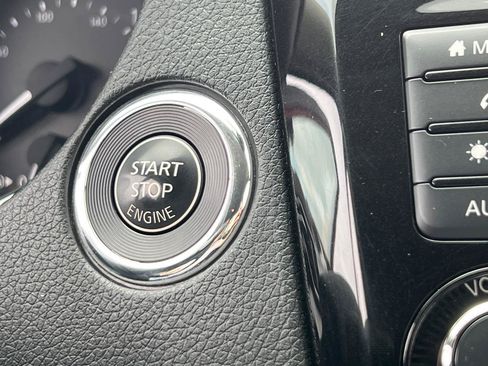 Used 2019 Nissan Rogue SV AWD/4WD image 22