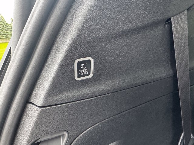 New 2027 Chrysler Pacifica Select FWD image 18