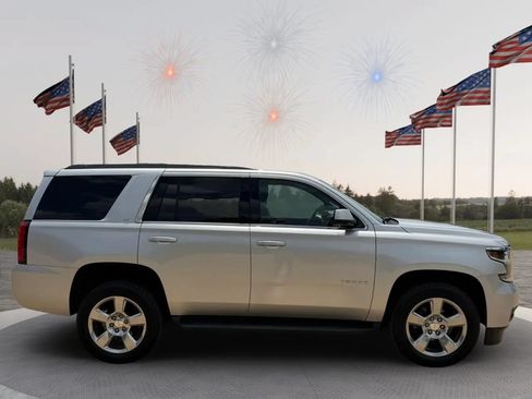 Used 2017 Chevrolet Tahoe LT w/ Luxury Package AWD/4WD image 2