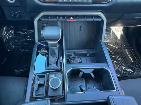 Used 2022 Toyota Tundra SR5 w/ SR5 Convenience Package image 29