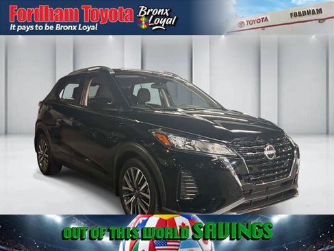 Used 2023 Nissan Kicks SV FWD image 1