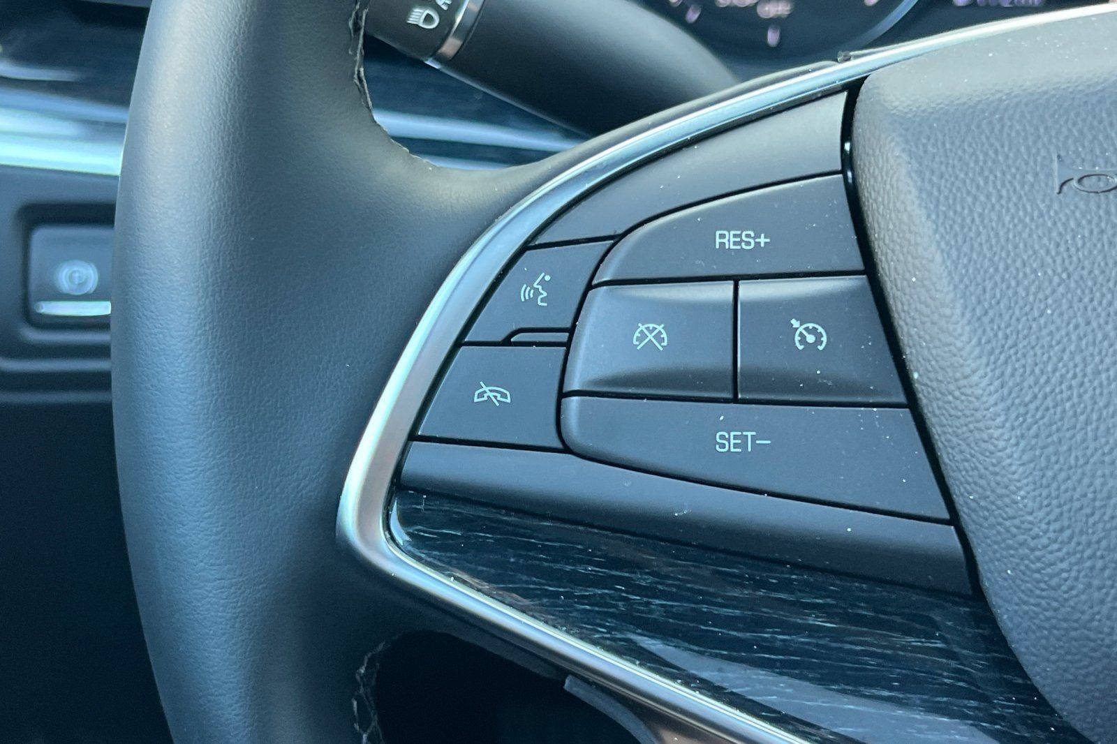 Used 2025 Cadillac XT5 Premium Luxury w/ Technology Package AWD/4WD image 34