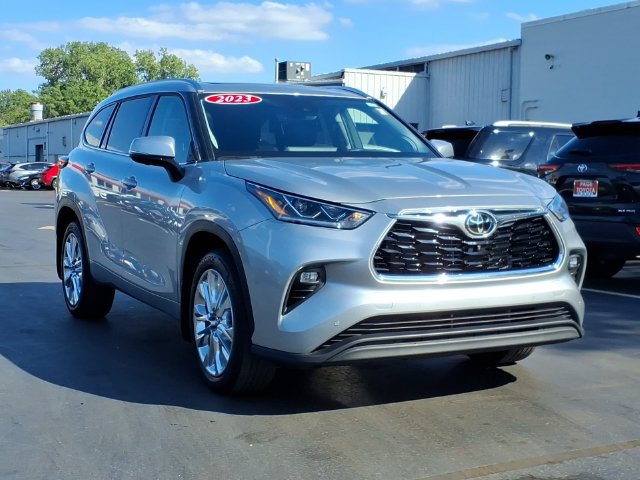 Used 2023 Toyota Highlander Limited AWD/4WD image 3