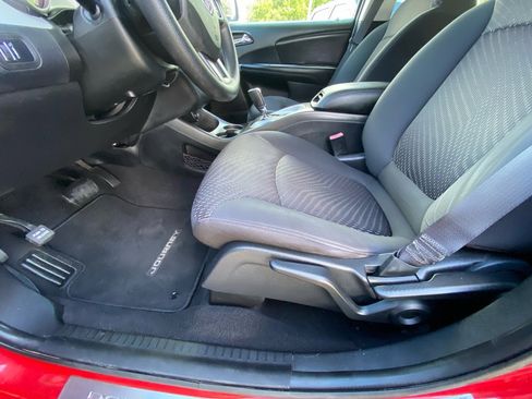 Used 2017 Dodge Journey SE image 30