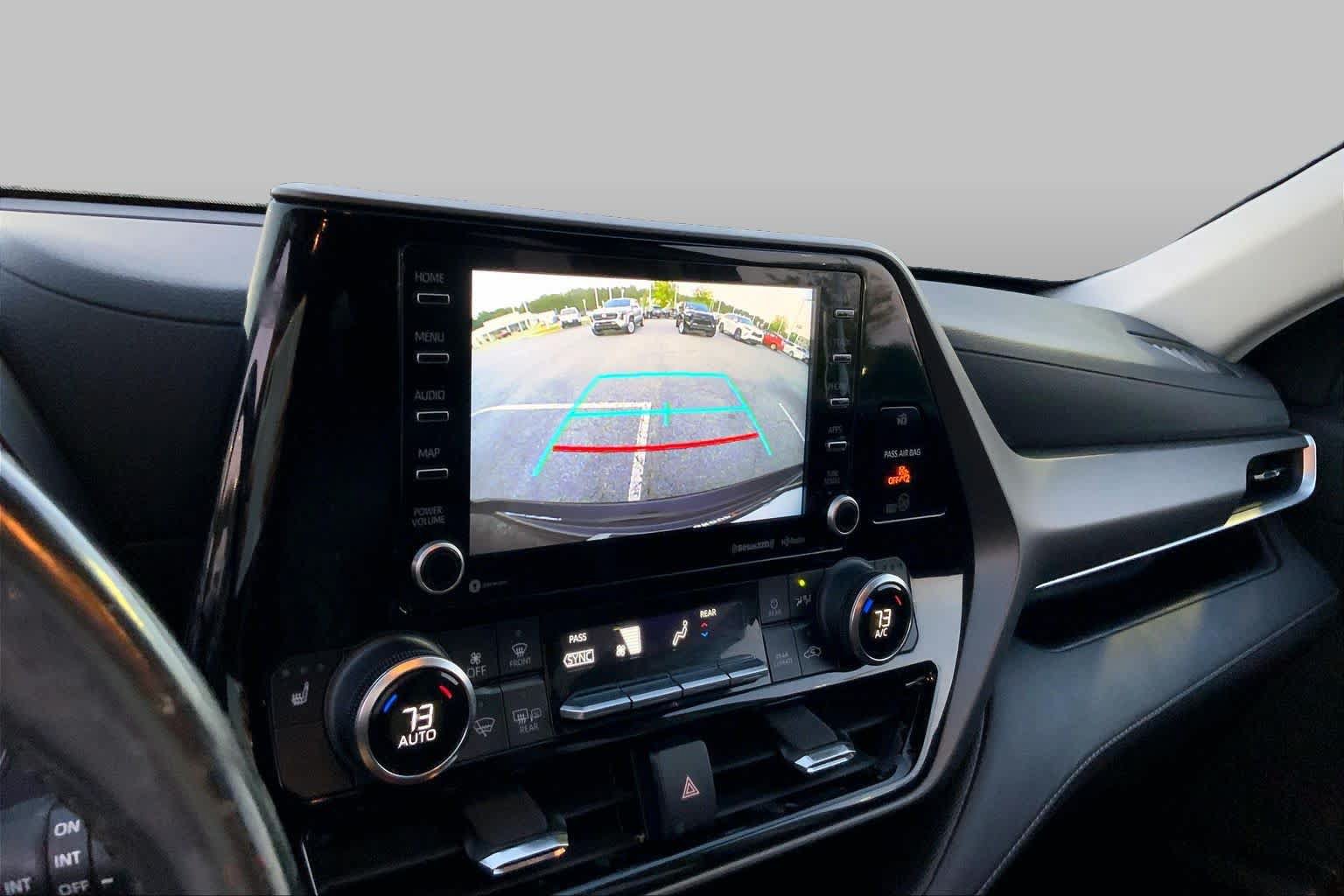 Used 2022 Toyota Highlander XLE FWD image 26
