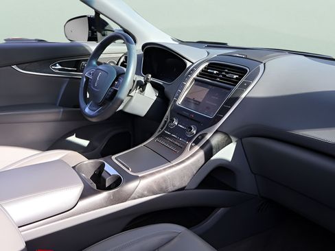 Used 2020 Lincoln Nautilus Reserve AWD/4WD image 22