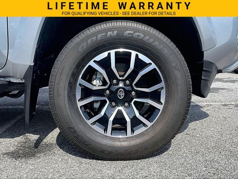 Used 2022 Toyota Tacoma TRD Sport AWD/4WD image 9