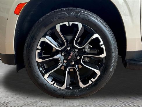 Used 2023 GMC Yukon SLT AWD/4WD image 33