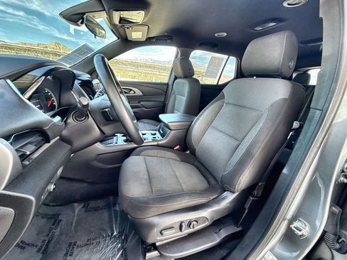 Used 2023 Chevrolet Traverse LT image 10
