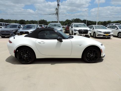 Used 2024 MAZDA MX-5 Miata Club RWD image 4