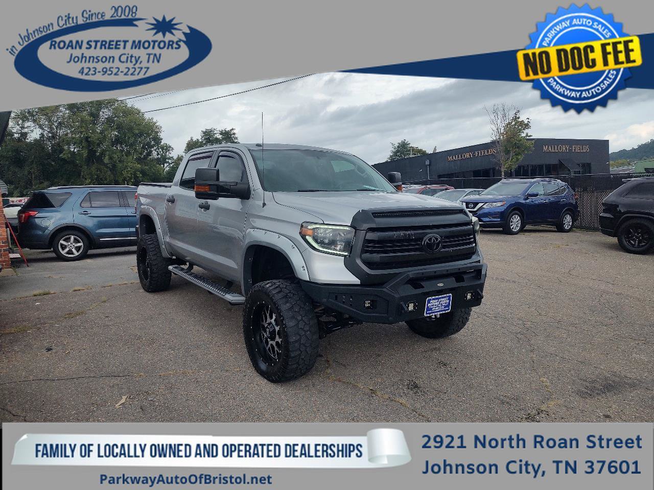 Used 2016 Toyota Tundra SR5 w/ SR5 Upgrade Package AWD/4WD image 1