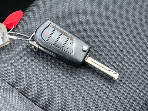 Used 2025 Toyota Corolla LE image 22