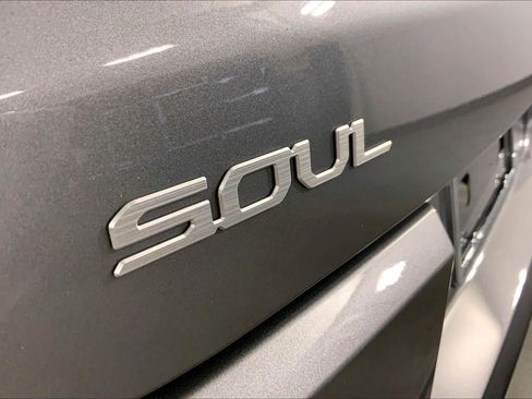 Certified 2025 Kia Soul LX w/ LX Technology Package FWD image 8