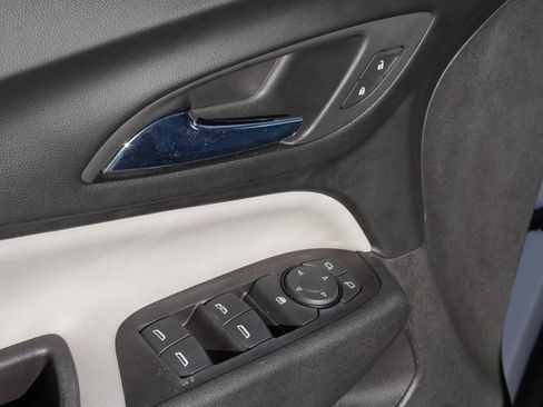 Used 2020 Chevrolet Equinox LT w/ Driver Convenience Package image 13