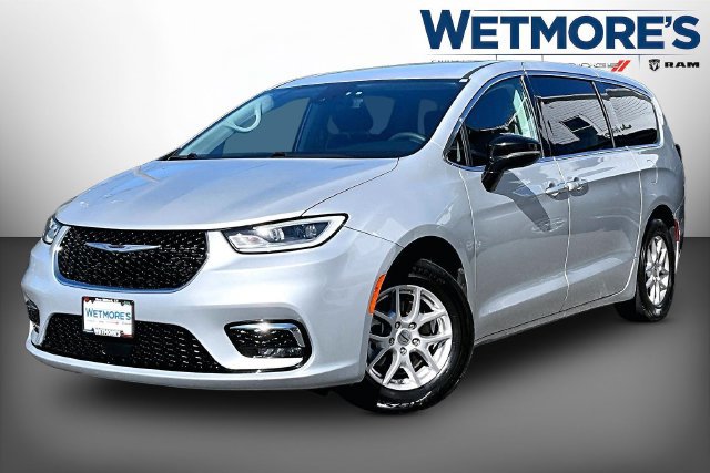 Used 2024 Chrysler Pacifica Touring-L FWD image 3