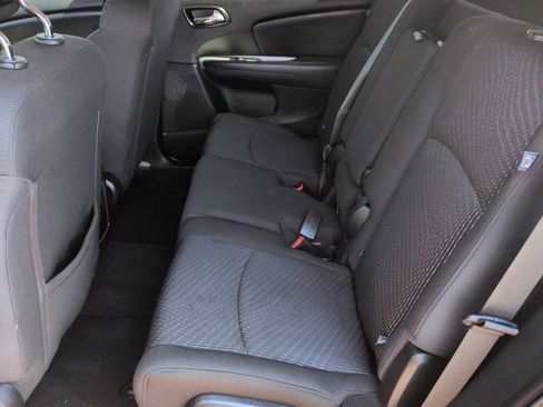 Used 2019 Dodge Journey SE FWD image 18