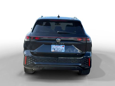 Certified 2025 Volkswagen Tiguan SEL R-Line AWD/4WD image 4
