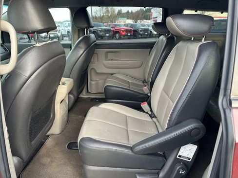 Used 2017 Kia Sedona LX w/ LX Essentials Premium Package image 14