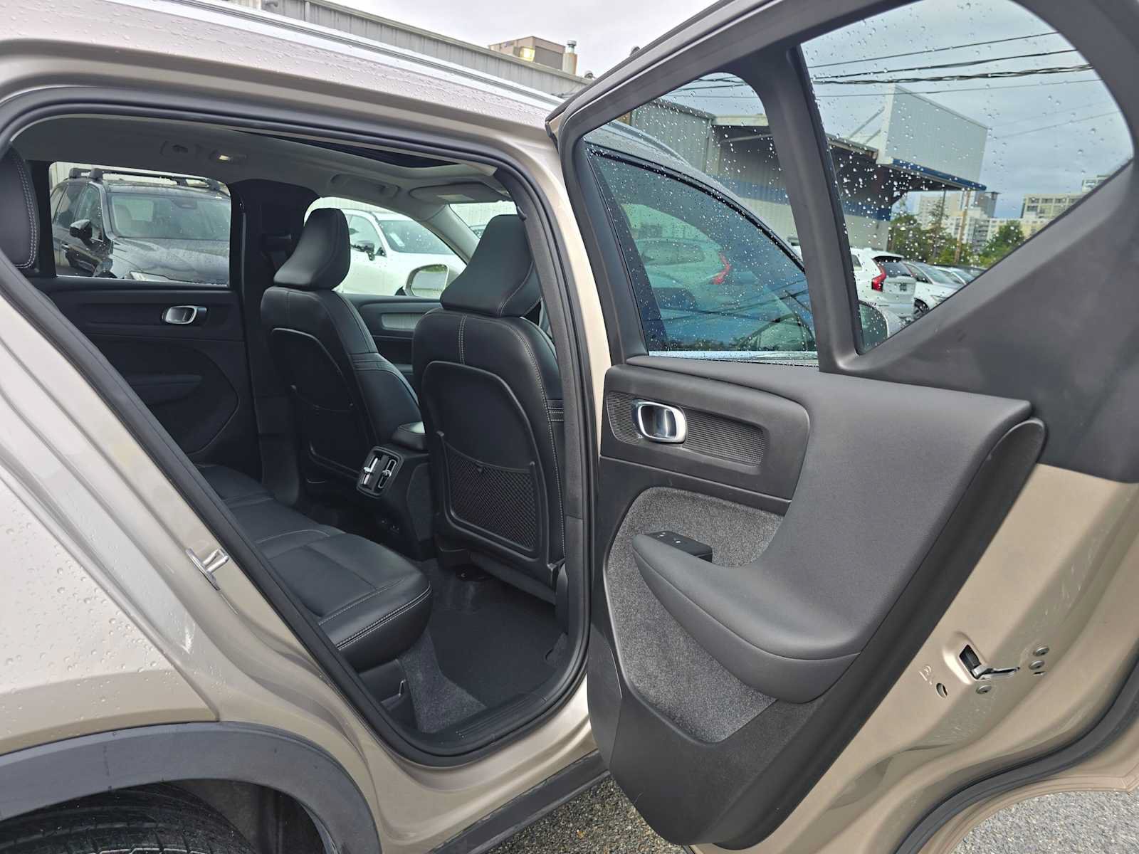 Certified 2024 Volvo XC40 B5 Plus w/ Protection Package Premier AWD/4WD image 14