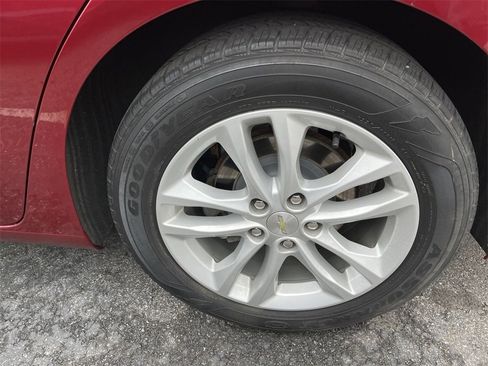 Used 2017 Chevrolet Malibu LT w/ Leather Package image 5