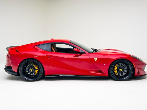 Used 2019 Ferrari 812 Superfast image 17