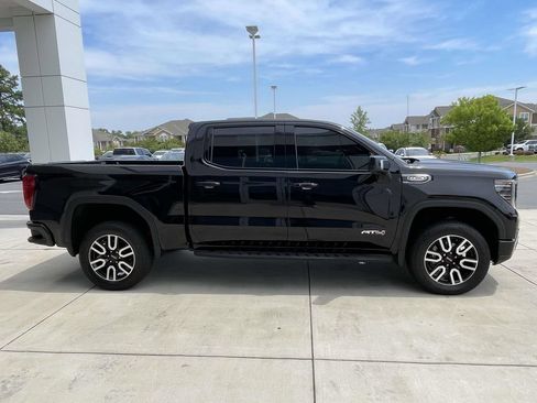 Used 2024 GMC Sierra 1500 AT4 w/ Technology Package AWD/4WD image 6