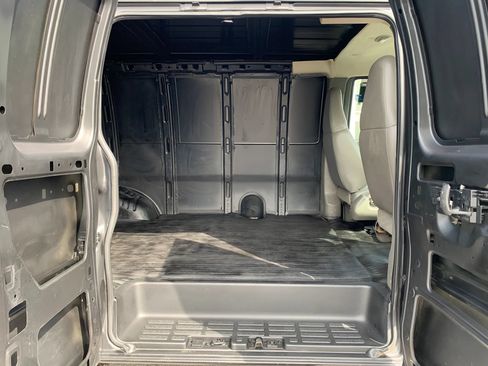 Used 2007 Chevrolet Express 1500 RWD image 22