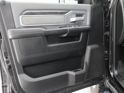 Used 2021 RAM 2500 Big Horn w/ Level 1 Equipment Group AWD/4WD image 38