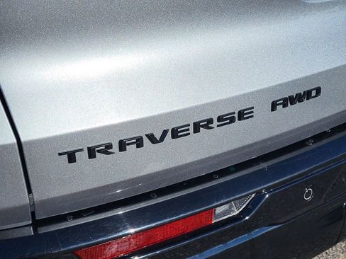 Used 2024 Chevrolet Traverse RS image 8