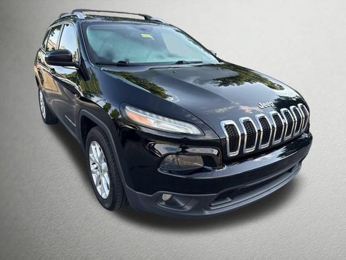 Used 2017 Jeep Cherokee Latitude FWD image 1