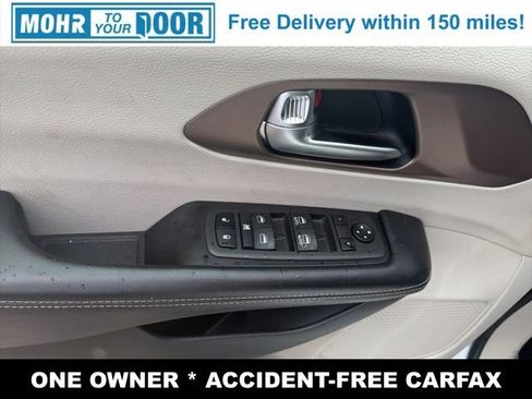 Used 2022 Chrysler Voyager LX FWD image 11