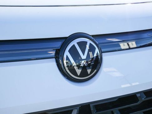 New 2026 Volkswagen Tiguan SE image 15