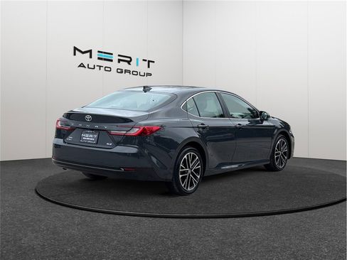 Used 2025 Toyota Camry XLE image 9