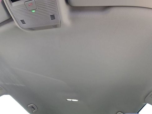 Used 2025 Volkswagen Atlas SE image 25