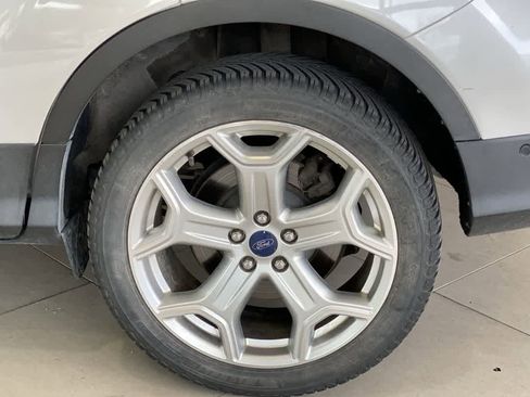 Used 2017 Ford Escape Titanium w/ Equipment Group 301A AWD/4WD image 13