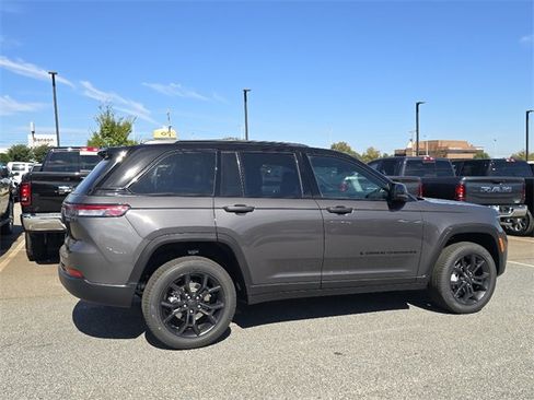 New 2025 Jeep Grand Cherokee Limited image 2