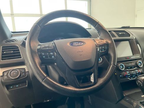 Used 2018 Ford Explorer XLT w/ Equipment Group 202A image 14