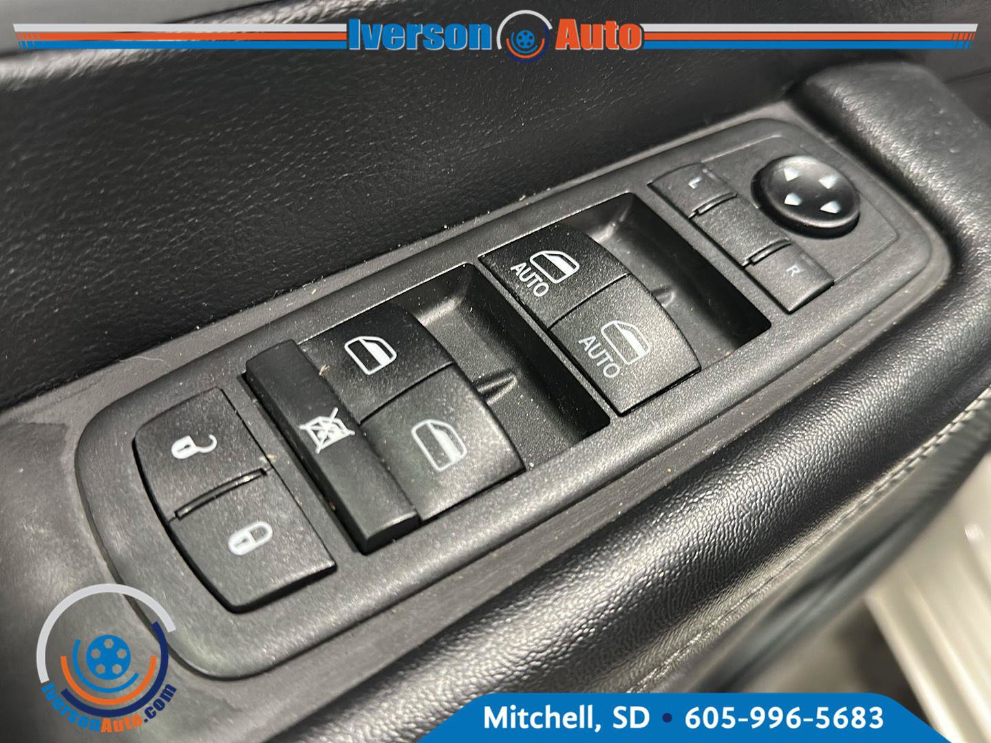 Used 2021 Chrysler Pacifica Touring-L w/ S Appearance Package AWD/4WD image 14