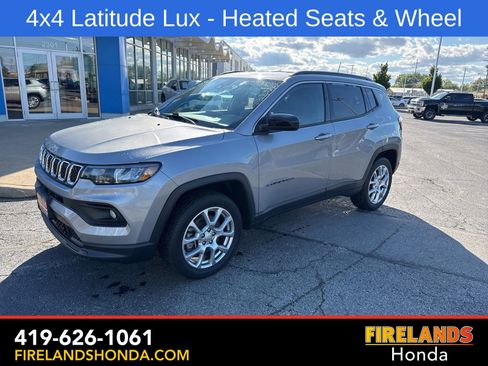 Used 2023 Jeep Compass Latitude AWD/4WD image 2