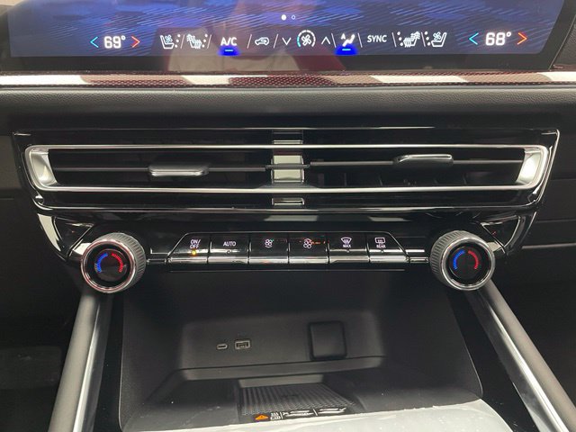 New 2027 Chevrolet Traverse RS w/ LPO, Floor Liner Package AWD/4WD image 6
