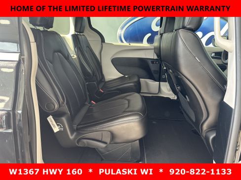 Used 2023 Chrysler Pacifica Touring-L FWD image 5
