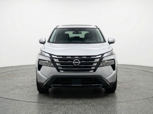 Used 2025 Nissan Rogue SV FWD image 2