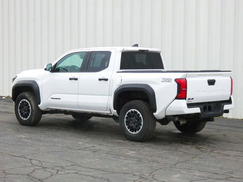 Used 2025 Toyota Tacoma TRD Off-Road image 32