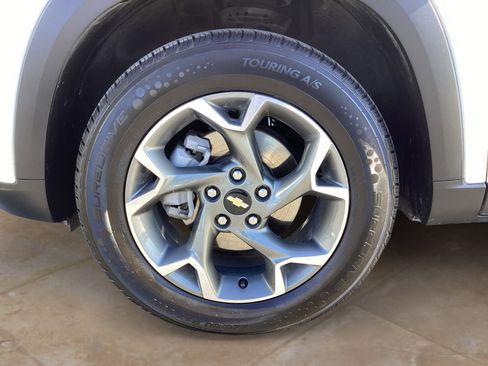 Used 2025 Chevrolet Trax LT image 30