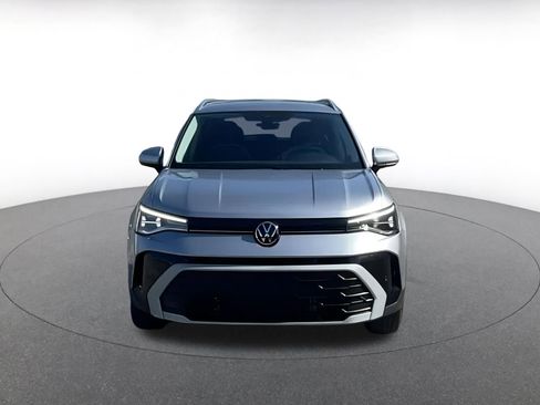 Used 2025 Volkswagen Taos SE image 4