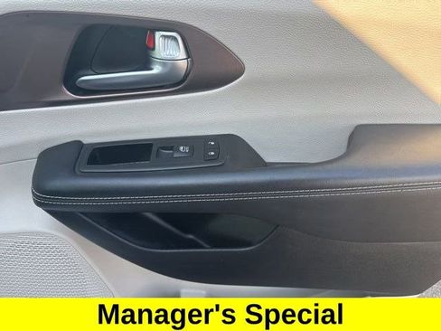 Used 2023 Chrysler Voyager LX FWD image 38