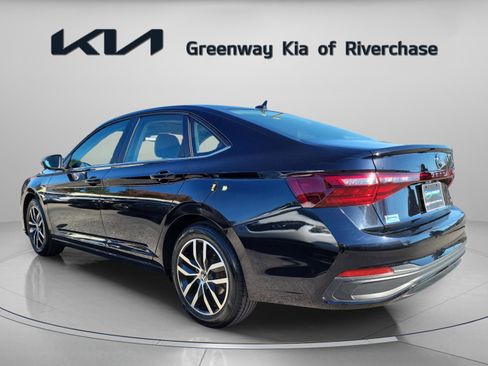 Used 2025 Volkswagen Jetta SE image 4