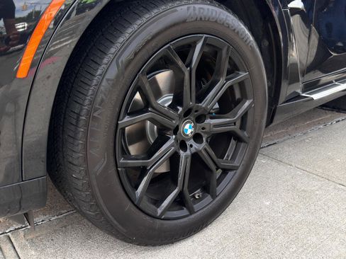 Used 2022 BMW X7 xDrive40i w/ Premium Package image 12